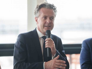 Christophe Béchu, ministre de la Transition écologique et de la Cohésion des territoires, dans les locaux de l'ANRU à Pantin